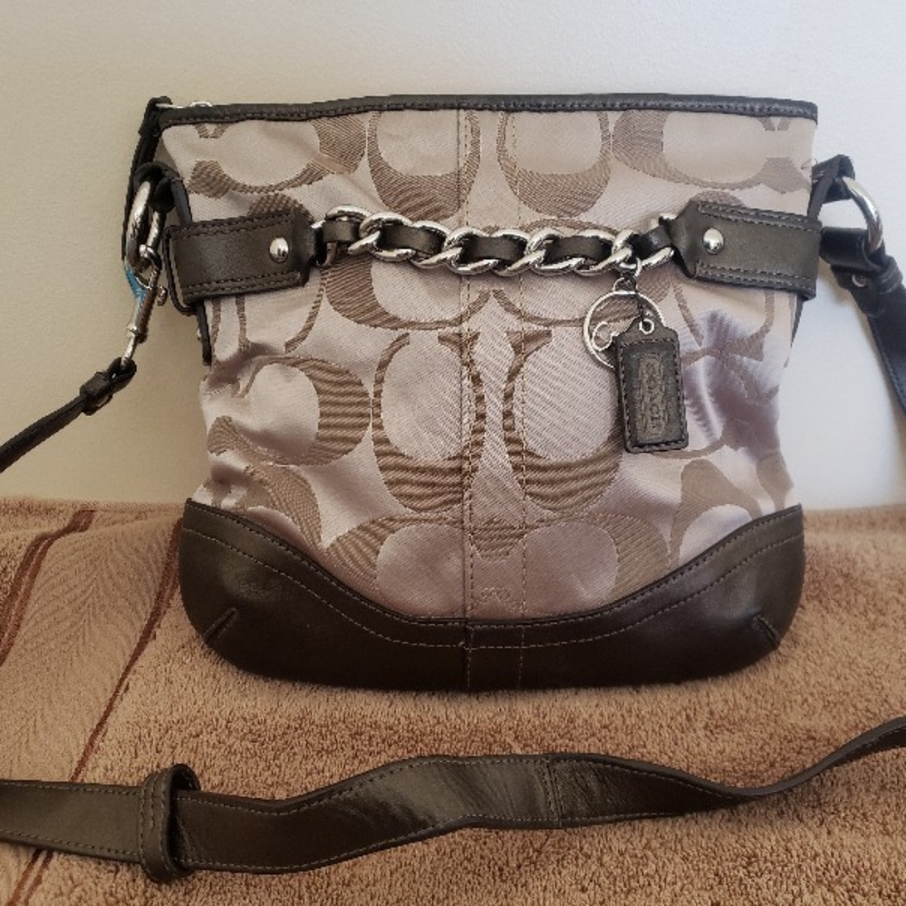 Coach Shoulder Bagwith chain accent